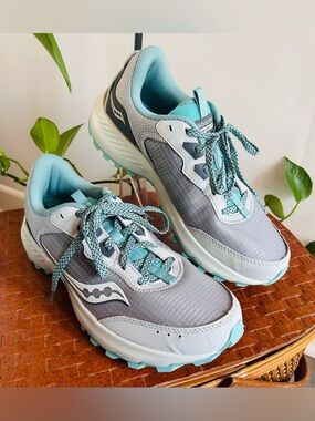 Saucony Aura TR Trail Running Shoes Gray Teal Womens Size 9 Sneakers Hiking